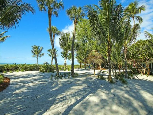 Charming Gulf Front 2 Bedroom Beach Vacation Home in Captiva