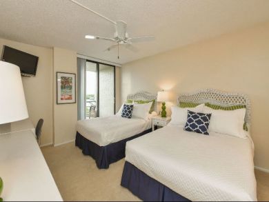 Two Bedroom Condo with Partial Gulf Views Sleeps 6