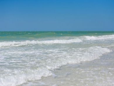 Two Bedroom Condo with Partial Gulf Views Sleeps 6