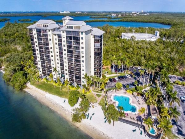 Beautiful Vacation Condo in Fort Myers 2 Bedrooms Sleeps 6