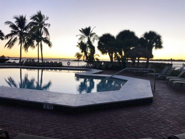 Beautiful Vacation Condo in Fort Myers 2 Bedrooms Sleeps 6