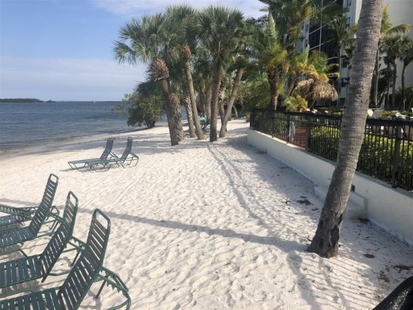 Beautiful Vacation Condo in Fort Myers 2 Bedrooms Sleeps 6