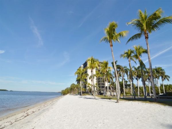 Beautiful Vacation Condo in Fort Myers 2 Bedrooms Sleeps 6
