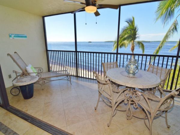 Beautiful Vacation Condo in Fort Myers 2 Bedrooms Sleeps 6