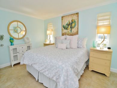 Stunning Bay Views 2 Bedroom Sanibel Vacation Condo