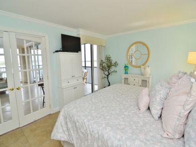Stunning Bay Views 2 Bedroom Sanibel Vacation Condo