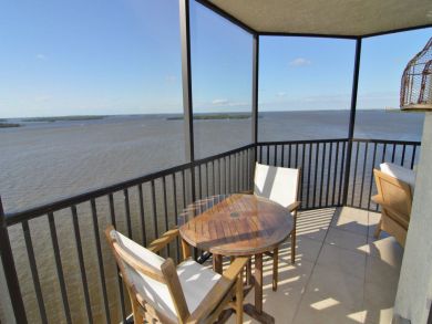 Stunning Bay Views 2 Bedroom Sanibel Vacation Condo