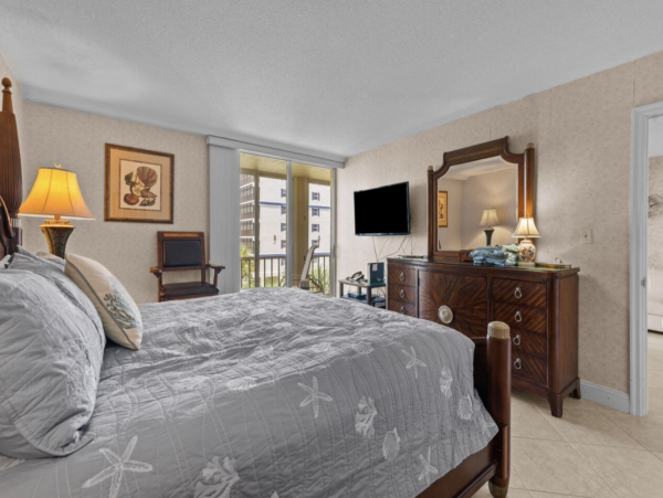 Fort Myers Beachside Lovely What A great Property Tennis, Pool Lanai