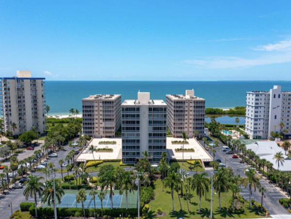 Fort Myers Beachside Lovely What A great Property Tennis, Pool Lanai