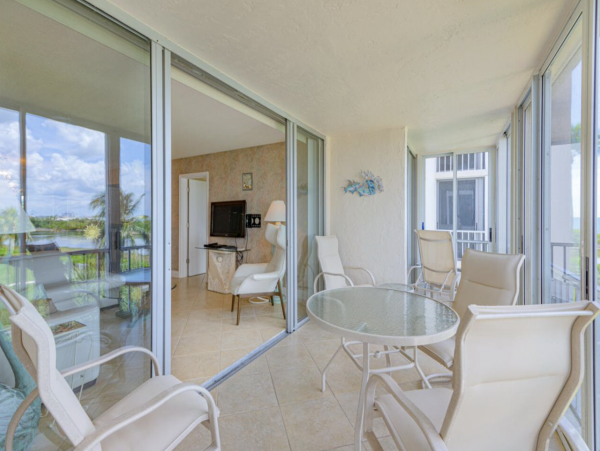 Fort Myers Beachside Lovely What A great Property Tennis, Pool Lanai