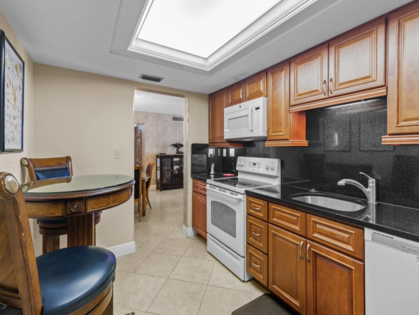 Fort Myers Beachside Lovely What A great Property Tennis, Pool Lanai