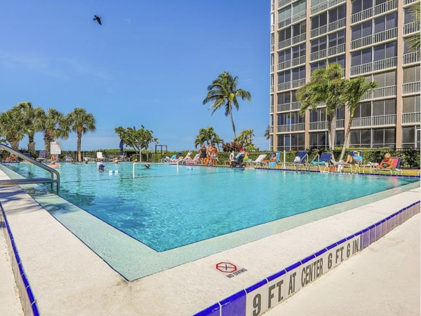 Fort Myers Beachside Lovely What A great Property Tennis, Pool Lanai