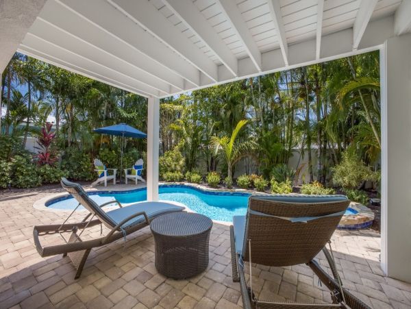 Fabulous 3 Bedroom Family Home in Homes Beach Pool & Hot Tub