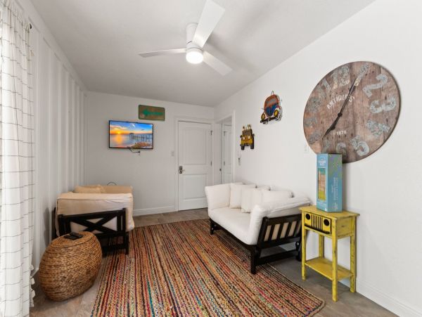 Fabulous 3 Bedroom Family Home in Homes Beach Pool & Hot Tub