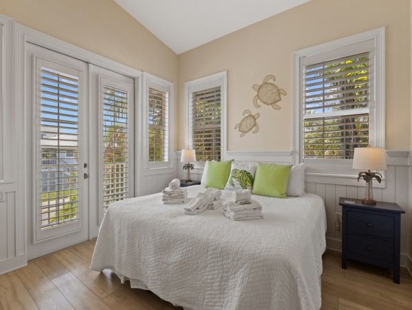 Fabulous 3 Bedroom Family Home in Homes Beach Pool & Hot Tub