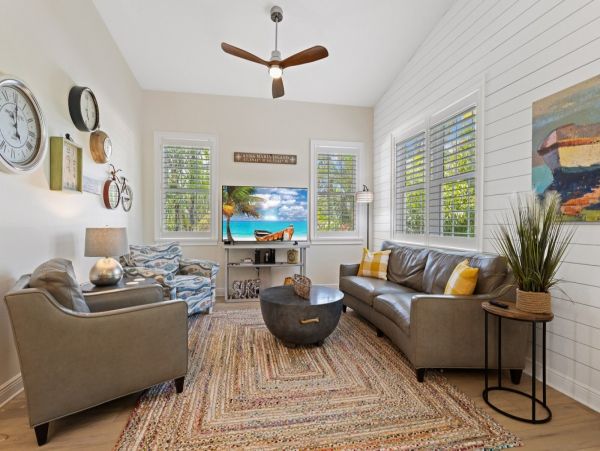 Fabulous 3 Bedroom Family Home in Homes Beach Pool & Hot Tub