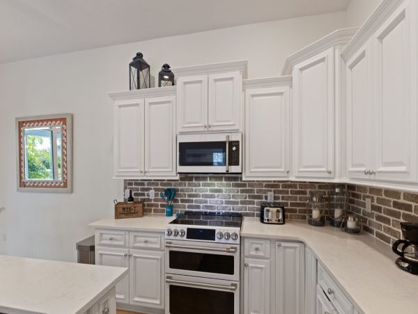 Fabulous 3 Bedroom Family Home in Homes Beach Pool & Hot Tub