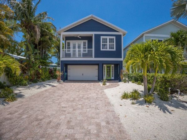 Fabulous 3 Bedroom Family Home in Homes Beach Pool & Hot Tub