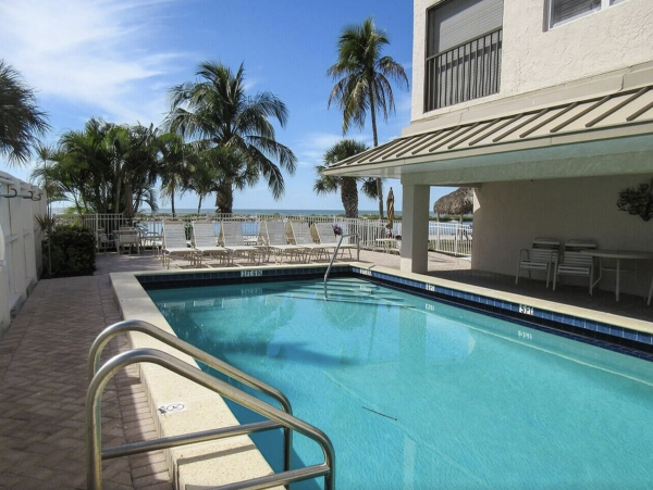 Fort Myers Lovely 2 Bedroom Vacation Condo