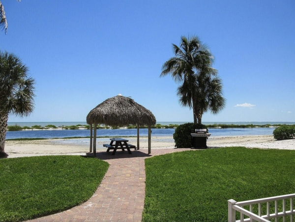 Fort Myers Lovely 2 Bedroom Vacation Condo