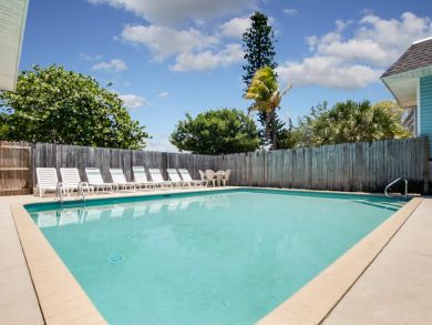 Fort Myers 3 Bedroom Vacation Duplex Rental with Pool