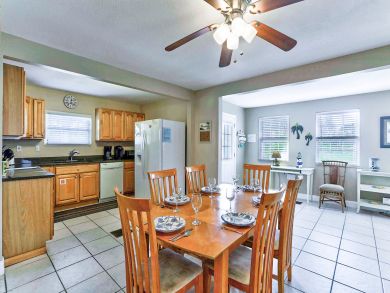 FORT MYERS 3 BEDROOM POOL HOME CLOSE TO GULF OF MEXICO