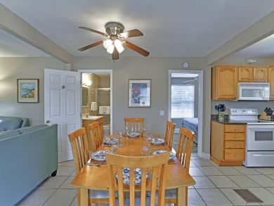 FORT MYERS 3 BEDROOM POOL HOME CLOSE TO GULF OF MEXICO