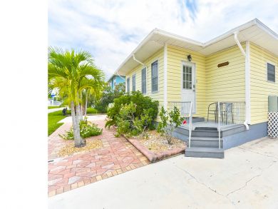 FORT MYERS 3 BEDROOM POOL HOME CLOSE TO GULF OF MEXICO
