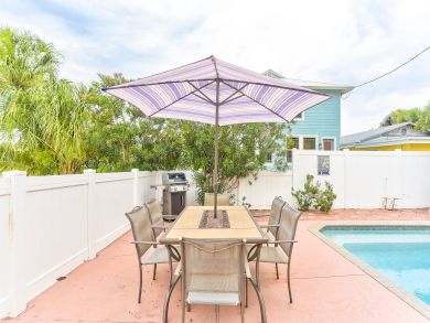 FORT MYERS 3 BEDROOM POOL HOME CLOSE TO GULF OF MEXICO