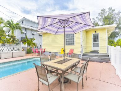 FORT MYERS 3 BEDROOM POOL HOME CLOSE TO GULF OF MEXICO