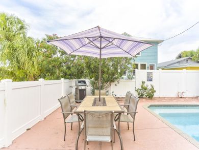 FORT MYERS 3 BEDROOM POOL HOME CLOSE TO GULF OF MEXICO