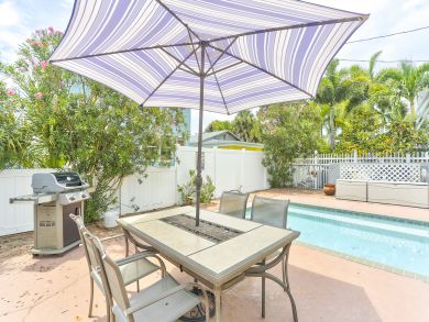 FORT MYERS 3 BEDROOM POOL HOME CLOSE TO GULF OF MEXICO