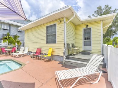 FORT MYERS 3 BEDROOM POOL HOME CLOSE TO GULF OF MEXICO