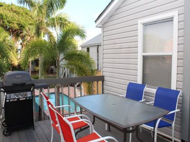 Fort Myers 2 Bedroom Vacation Condo Short Walk to Beach