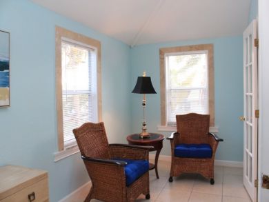 Fort Myers 2 Bedroom Vacation Condo Short Walk to Beach