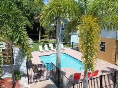 Fort Myers 2 Bedroom Vacation Condo Short Walk to Beach