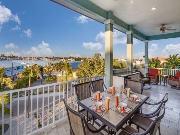 Fort Myers Luxury 5 Bedroom Home with Private Pool & Spa