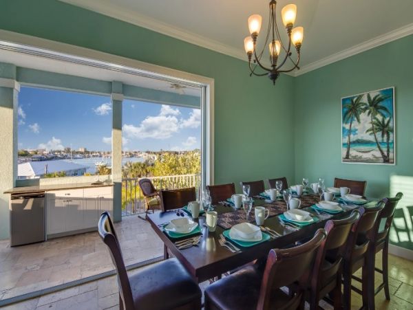 Fort Myers Luxury 5 Bedroom Home with Private Pool & Spa