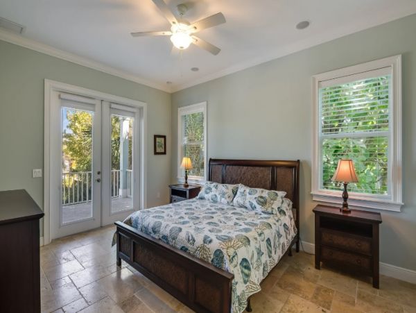 Fort Myers Luxury 5 Bedroom Home with Private Pool & Spa
