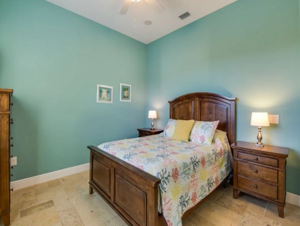 Fort Myers Luxury 5 Bedroom Home with Private Pool & Spa