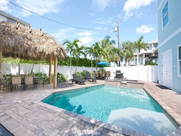 Fort Myers Luxury 5 Bedroom Home with Private Pool & Spa