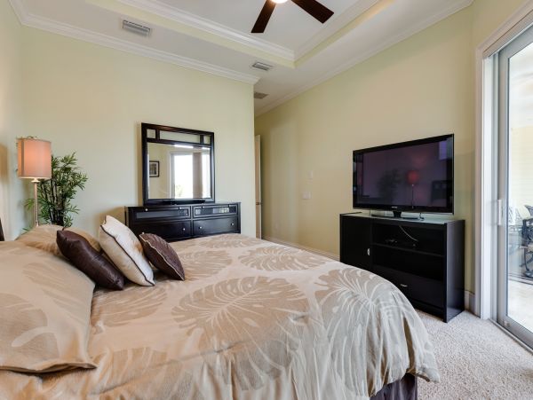 5 Bedroom Canal Home with Private Pool and Dock- Fort Myers