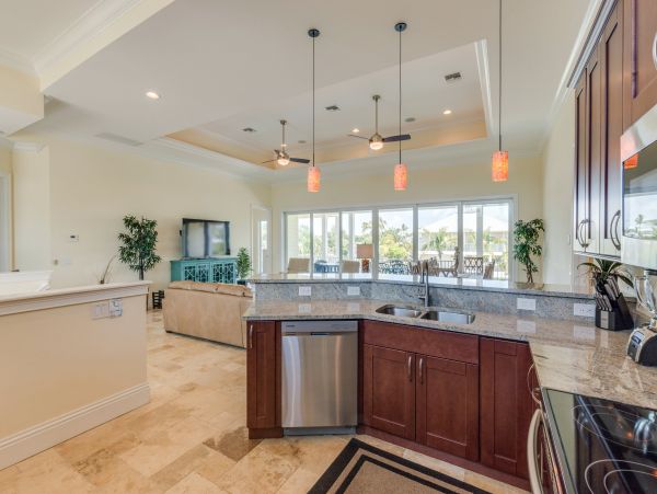 5 Bedroom Canal Home with Private Pool and Dock- Fort Myers