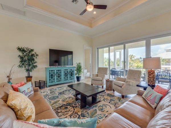 5 Bedroom Canal Home with Private Pool and Dock- Fort Myers
