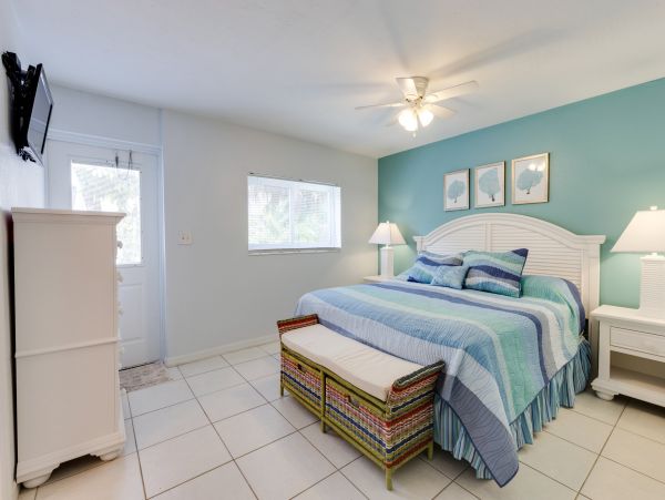 Walk to Beach Fort Myers Vacation Condo Two Bedrooms