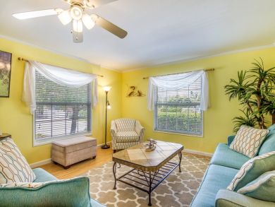 Fort Myers Adorable Vacation Cottage with Pool