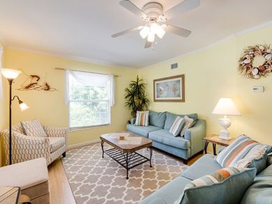 Fort Myers Adorable Vacation Cottage with Pool