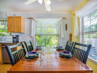Fort Myers Adorable Vacation Cottage with Pool