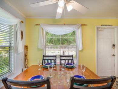 Fort Myers Adorable Vacation Cottage with Pool