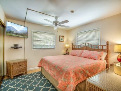 Fort Myers Adorable Vacation Cottage with Pool